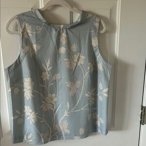 Sleeveless Light Blue & CreamFloral Embroidered Shell Top size L.  New no tags